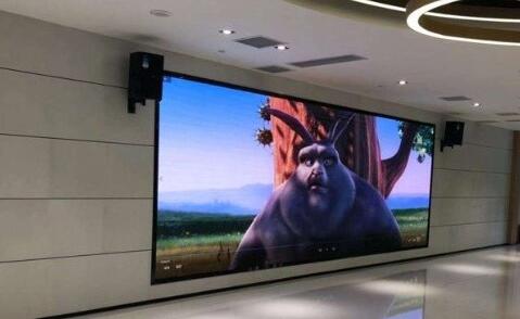 led顯示屏廠家：室內(nèi)全彩屏有哪些優(yōu)點？